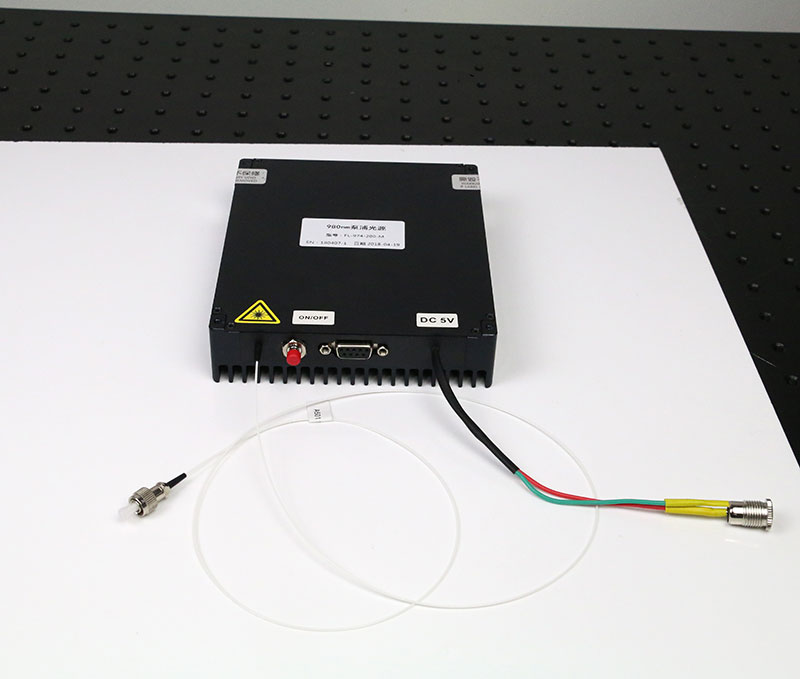 SM Fiber Laser 974nm 600mW 파이버 레이저 소스 Pump Laser FL-974-600-SM 모듈 유형